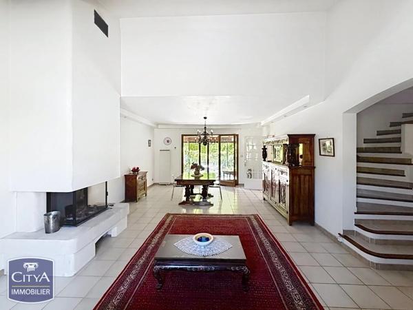 Maison à vendre 6 pièces 165m² Aix-en-Provence (13080)