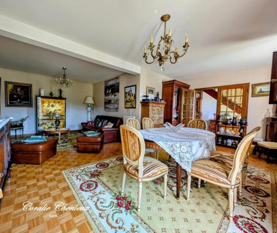 Belle maison avec piscine au cœur d'un village historique