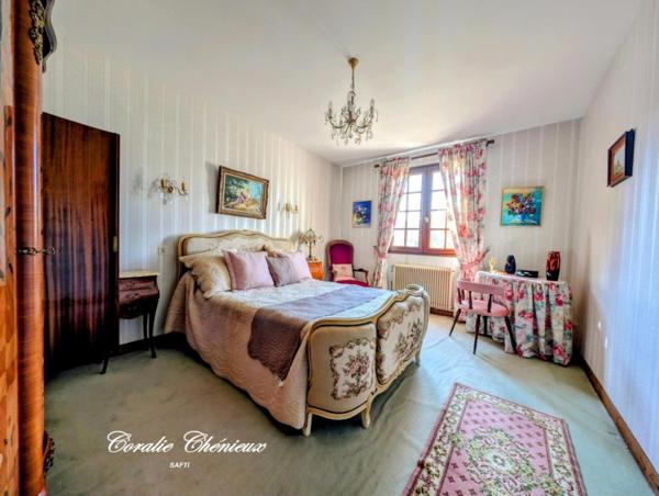 Belle maison avec piscine au cœur d'un village historique