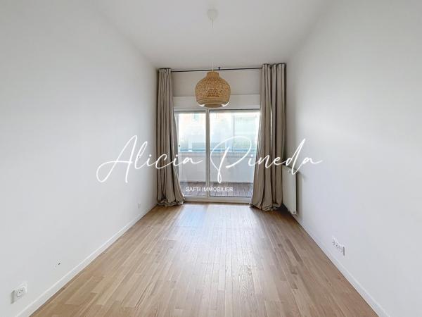 Appartement T3 avec jardin, dépendance et parkings