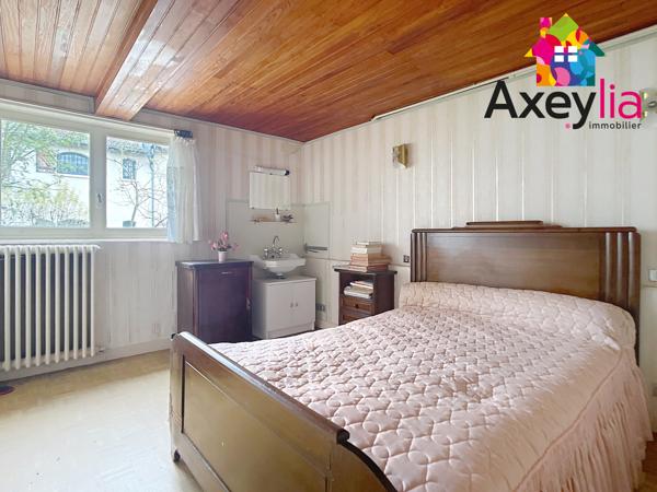 Pouilly-les-Nonains (42155) A VENDRE - POUILLY-LES-NONAINS - MAISON AVEC TROIS CHAMBRES, DEUX GARAGES ET GRAND TERRAIN CONSTRUCTIBLE