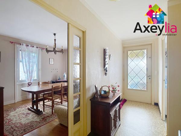 Pouilly-les-Nonains (42155) A VENDRE - POUILLY-LES-NONAINS - MAISON AVEC TROIS CHAMBRES, DEUX GARAGES ET GRAND TERRAIN CONSTRUCTIBLE