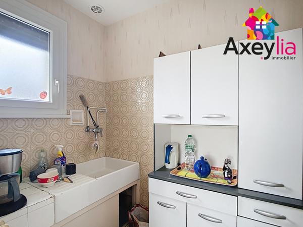 Pouilly-les-Nonains (42155) A VENDRE - POUILLY-LES-NONAINS - MAISON AVEC TROIS CHAMBRES, DEUX GARAGES ET GRAND TERRAIN CONSTRUCTIBLE