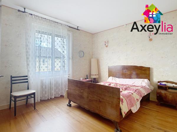 Pouilly-les-Nonains (42155) A VENDRE - POUILLY-LES-NONAINS - MAISON AVEC TROIS CHAMBRES, DEUX GARAGES ET GRAND TERRAIN CONSTRUCTIBLE