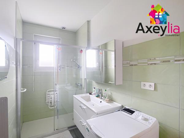 Pouilly-les-Nonains (42155) A VENDRE - POUILLY-LES-NONAINS - MAISON AVEC TROIS CHAMBRES, DEUX GARAGES ET GRAND TERRAIN CONSTRUCTIBLE