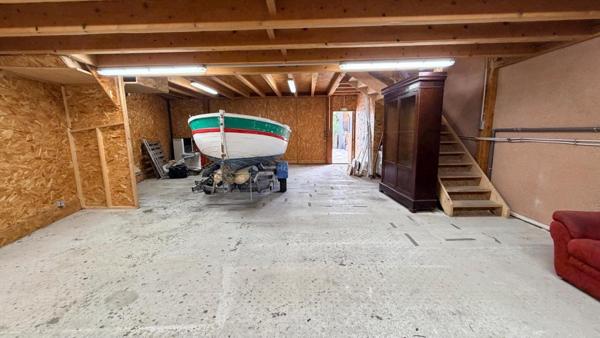 ZA Cogolin local commercial 150m² + préau 65m²