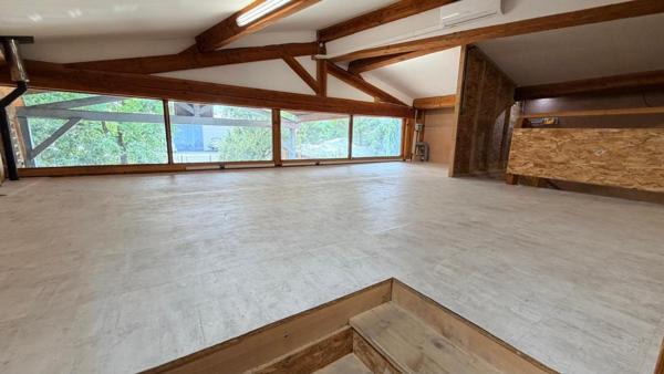 ZA Cogolin local commercial 150m² + préau 65m²