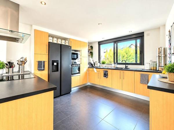 Maison familiale de 233 m2 avec jardin et bureau indépendant dans le quartier des Fleurs