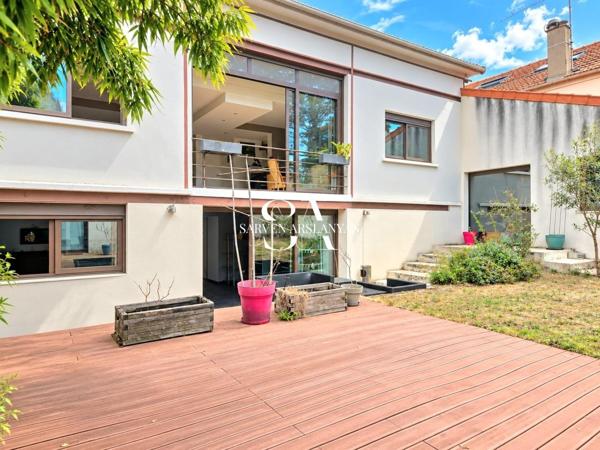 Maison familiale de 233 m2 avec jardin et bureau indépendant dans le quartier des Fleurs