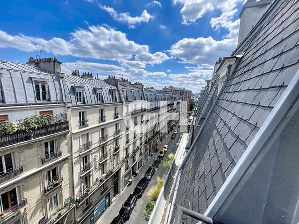 Métro Voltaire - 2 pièces au dernier étage
