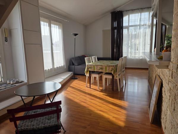 Appartement avec une grande mezzanine au 2ème et dernier  étage avec 15m² de terrasse.