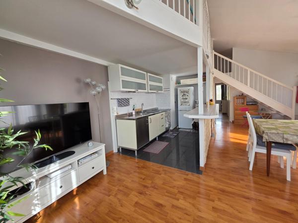 Appartement avec une grande mezzanine au 2ème et dernier  étage avec 15m² de terrasse.