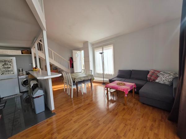 Appartement avec une grande mezzanine au 2ème et dernier  étage avec 15m² de terrasse.