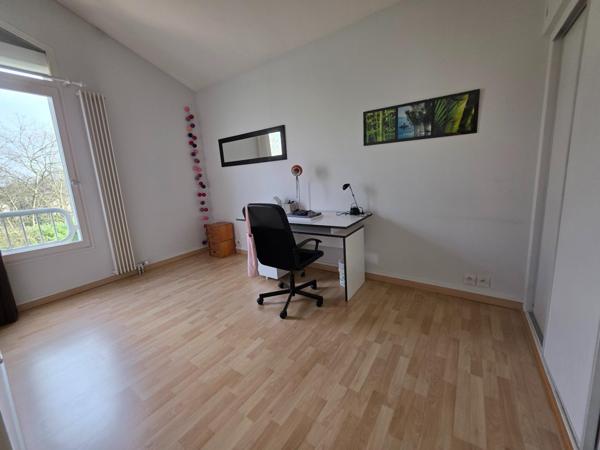 Appartement avec une grande mezzanine au 2ème et dernier  étage avec 15m² de terrasse.