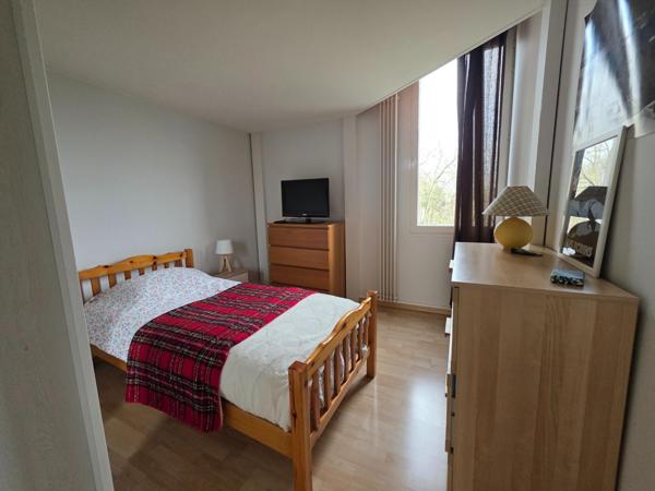 Appartement avec une grande mezzanine au 2ème et dernier  étage avec 15m² de terrasse.