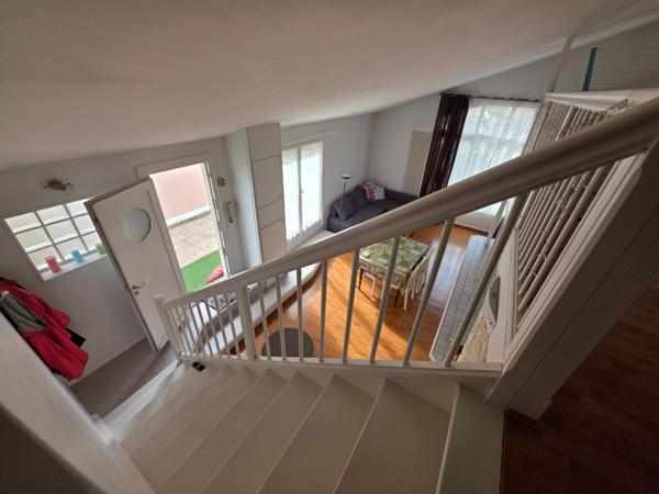 Appartement avec une grande mezzanine au 2ème et dernier  étage avec 15m² de terrasse.