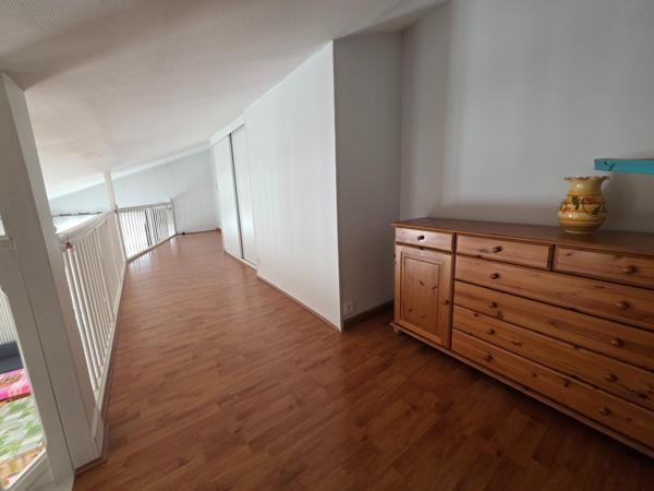 Appartement avec une grande mezzanine au 2ème et dernier  étage avec 15m² de terrasse.