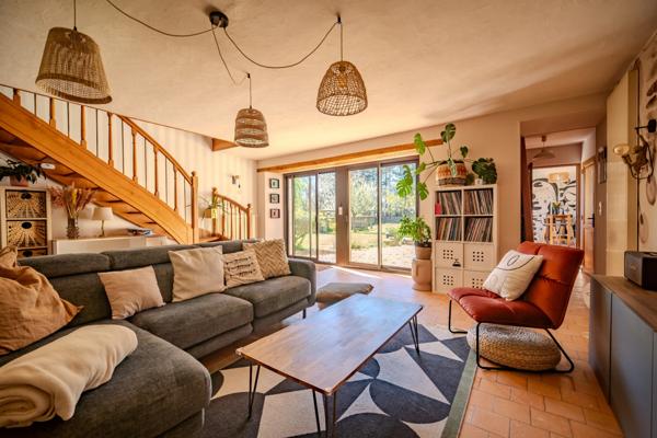 Maison en pierre de charme à SAUMUR 49400 - 4 chambres-Jardin-Garage - 5mn du centre ville - Terrefort