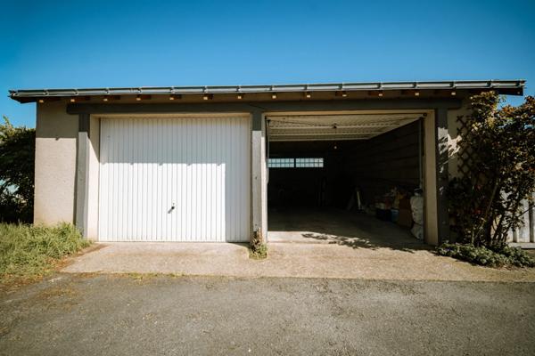 Maison en pierre de charme à SAUMUR 49400 - 4 chambres-Jardin-Garage - 5mn du centre ville - Terrefort