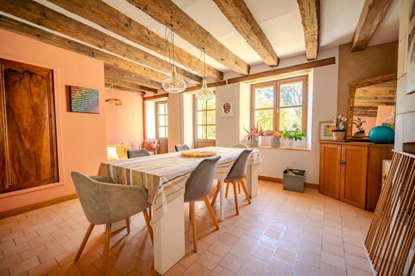 Maison en pierre de charme à SAUMUR 49400 - 4 chambres-Jardin-Garage - 5mn du centre ville - Terrefort