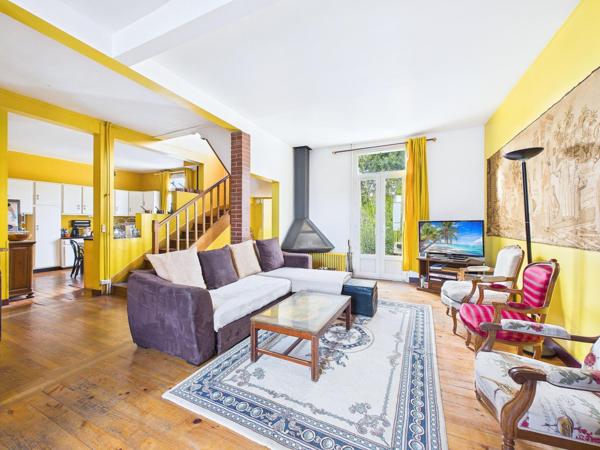 Maison de ville sur 3 niveaux avec terrasse et jardin