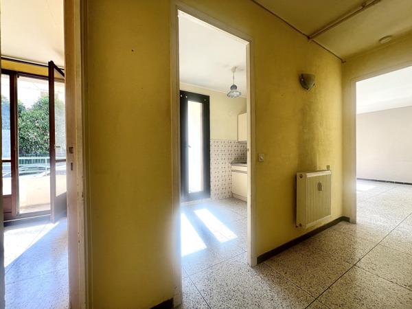 Chateau gombert (13013) 13013 MARSEILLE / Saint-Just. Appartement 2 pièces 55m2, balcon et cave.