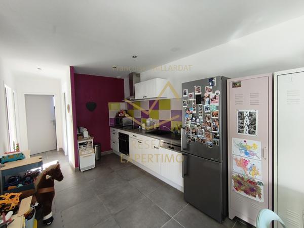 L'Isle-sur-la-Sorgue (84800) Maison contemporaine de plain pied proche de la ville au calme, prête à habiter !