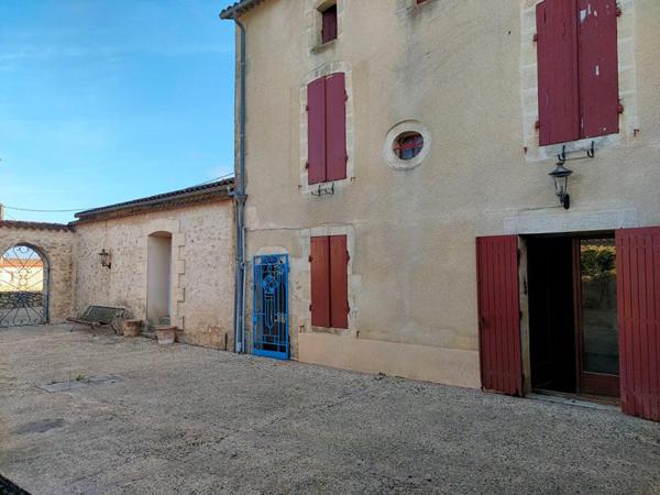 ENSEMBLE 2 MAISONS EN PIERRE 600 m² + PISCINE + GARAGES + PARKING + TERRAIN 1600 m²