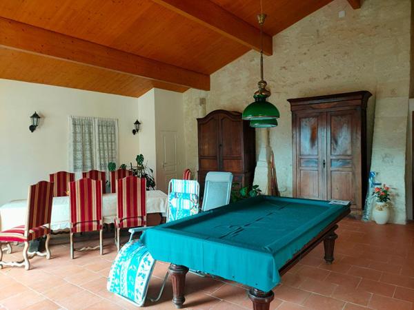 ENSEMBLE 2 MAISONS EN PIERRE 600 m² + PISCINE + GARAGES + PARKING + TERRAIN 1600 m²
