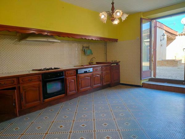 ENSEMBLE 2 MAISONS EN PIERRE 600 m² + PISCINE + GARAGES + PARKING + TERRAIN 1600 m²