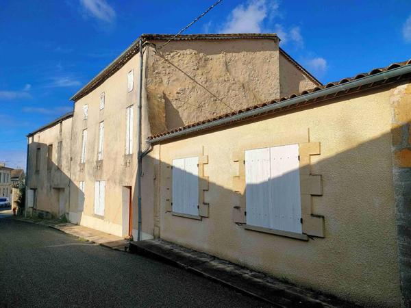 ENSEMBLE 2 MAISONS EN PIERRE 600 m² + PISCINE + GARAGES + PARKING + TERRAIN 1600 m²