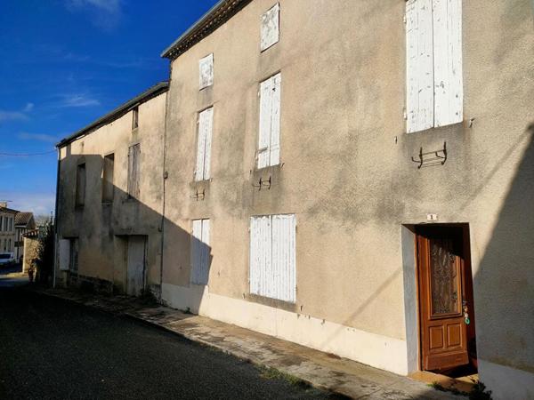 ENSEMBLE 2 MAISONS EN PIERRE 600 m² + PISCINE + GARAGES + PARKING + TERRAIN 1600 m²