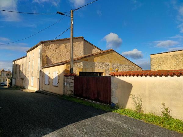 ENSEMBLE 2 MAISONS EN PIERRE 600 m² + PISCINE + GARAGES + PARKING + TERRAIN 1600 m²