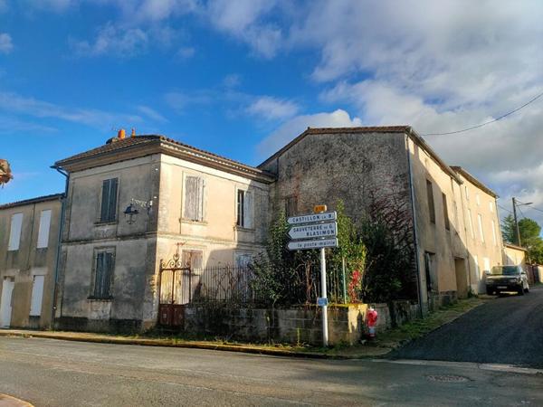 ENSEMBLE 2 MAISONS EN PIERRE 600 m² + PISCINE + GARAGES + PARKING + TERRAIN 1600 m²