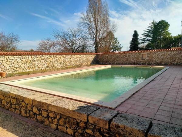 ENSEMBLE 2 MAISONS EN PIERRE 600 m² + PISCINE + GARAGES + PARKING + TERRAIN 1600 m²