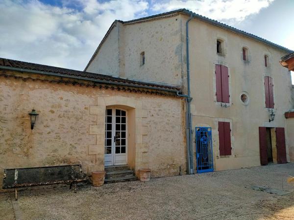 ENSEMBLE 2 MAISONS EN PIERRE 600 m² + PISCINE + GARAGES + PARKING + TERRAIN 1600 m²