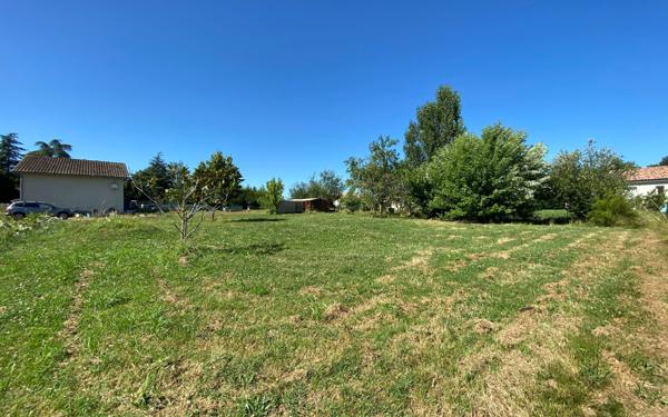 Terrain à vendre    Saint-Étienne-de-Tulmont