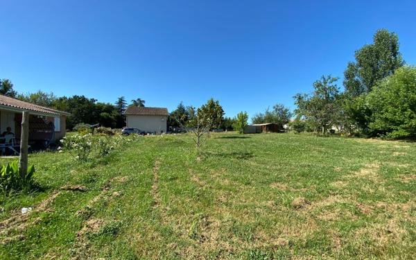 Terrain à vendre    Saint-Étienne-de-Tulmont