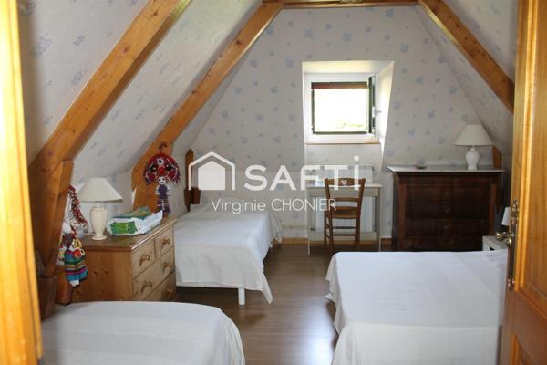 Magnifique maison proche commerces avec jardin et piscine.