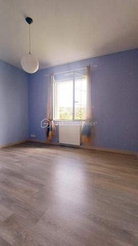 Découvrez cette spacieuse maison de 200m2, édifiée sur un terrain de plus de 1900m2 avec piscine.

Avec ses 8 pièces, cette demeure propose un agencement harmonieux et fonctionnel, préservant l'intimité tout en offrant des espaces de vie ouverts. 

Profitez d'un séjour lumineux et chaleureux exposé SUD et d'une cuisine moderne entièrement équipée. La maison offre 4 chambres confortables dont une suite parentale avec une salle de bain et un bureau. Une salle d'eau, 2 WC et une lingerie complètent l'ensemble;
GARAGE A visiter rapidement!

N'attendez plus pour vivre dans un cadre privilégié à la fois proche des commodités urbaines et de l'essence naturelle. Contactez Caroline LE GOUIC pour plus d'informations et venez visiter cette propriété remarquable.
