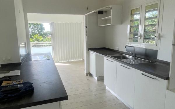 Maison à louer    6 pièces •  Petit-Bourg