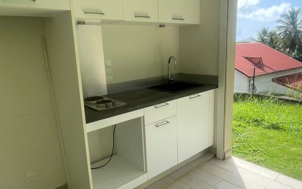 Maison à louer    6 pièces •  Petit-Bourg