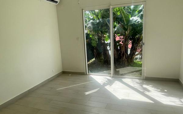 Maison à louer    6 pièces •  Petit-Bourg