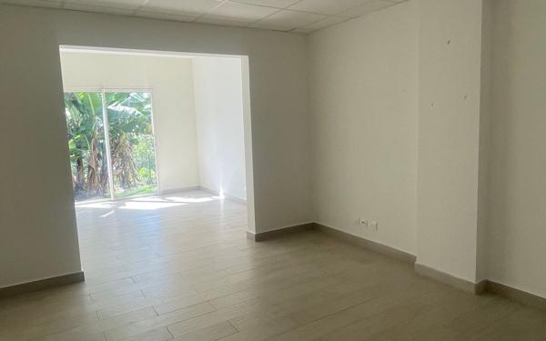 Maison à louer    6 pièces •  Petit-Bourg