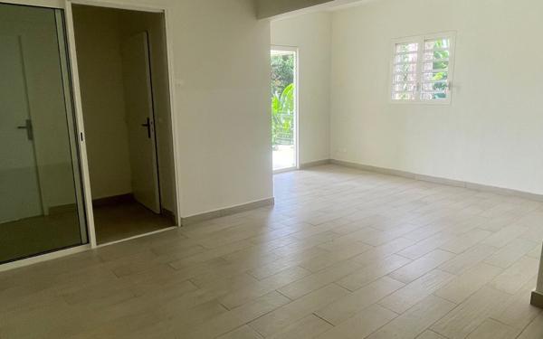 Maison à louer    6 pièces •  Petit-Bourg