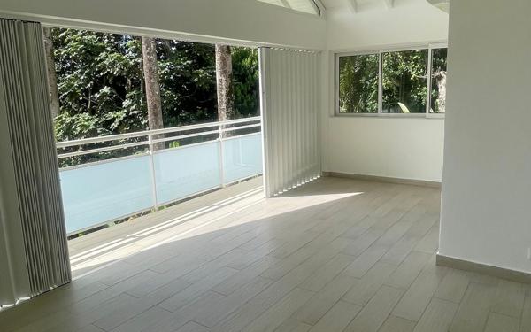 Maison à louer    6 pièces •  Petit-Bourg