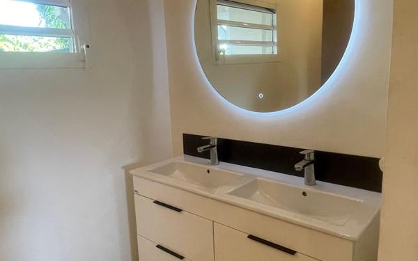 Maison à louer    6 pièces •  Petit-Bourg