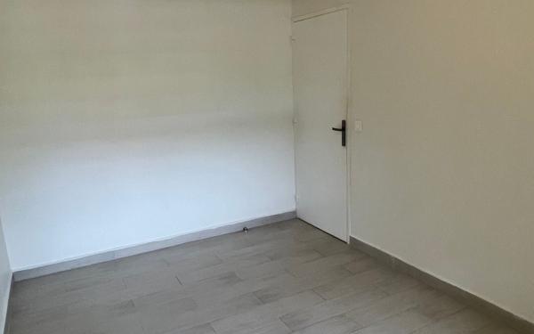 Maison à louer    6 pièces •  Petit-Bourg