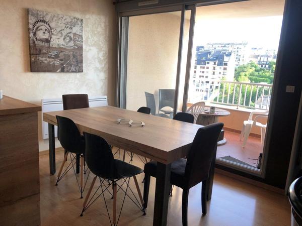 Location                                                      Appartement
                        
                     3 pièces                      69 m2                     à Rodez