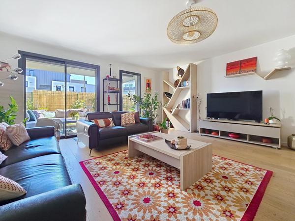 Appartement T4 avec double extérieur, stationnement et calme rare - Centre ville